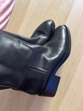 Botas altas negras de cuero