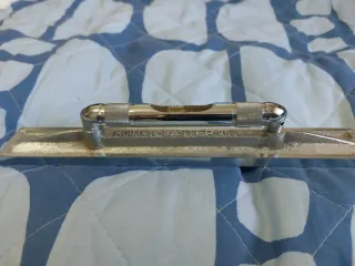 Nivel de burbuja metálico