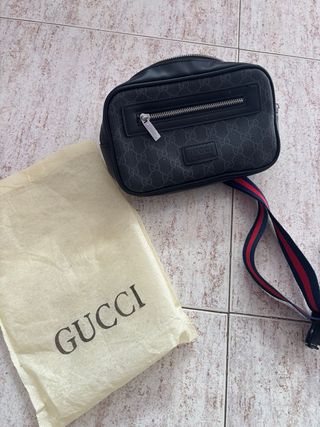 Riñonera Gucci GG Supreme Negra