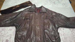 Cazadora de cuero marrón