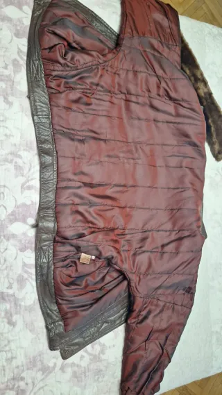 Cazadora de cuero marrón