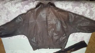 Cazadora de cuero marrón