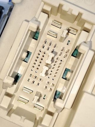 CAJA RELES / FUSIBLES HYUNDAI I20 (BC3) (2)