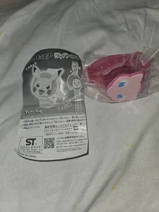 Pulsera con LUZ Pokémon MEW - Oficial Pokemon