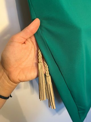 Vestido verde de una manga, marca Mango, talla S