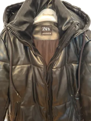 Plumífero polipiel Zara negro