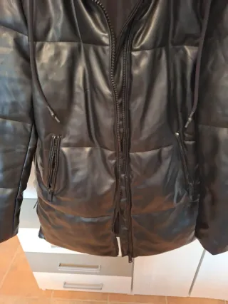 Plumífero polipiel Zara negro