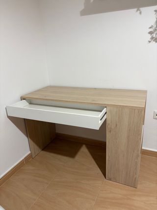 Escritorio madera con cajón y estante