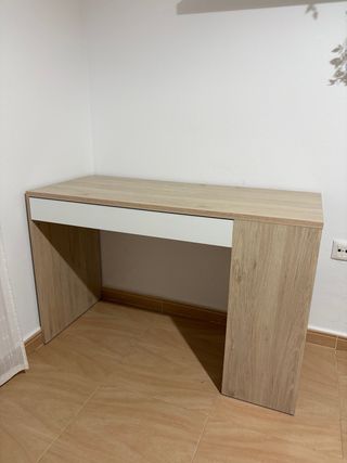 Escritorio madera con cajón y estante