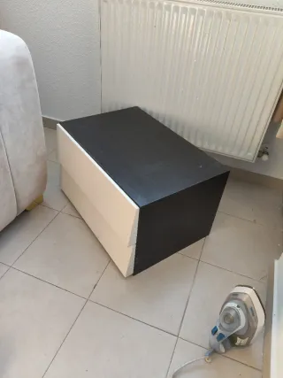 Cajonero blanco y negro de madera