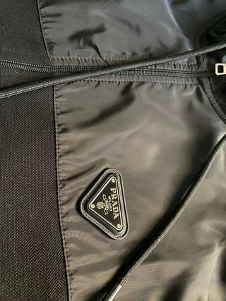 Chaqueta Prada Negra con Cremallera 2025