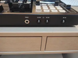 Controlador DJ Native Instruments Traktor S4 MK2