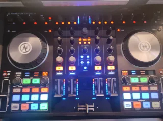 Controlador DJ Native Instruments Traktor S4 MK2