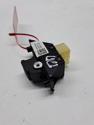 MANDO ELEVALUNAS DELANTERO DERECHO KIA STONIC