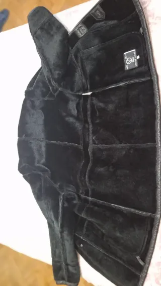 Cazadora de cuero negra