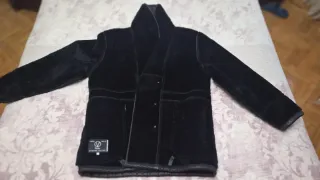 Cazadora de cuero negra