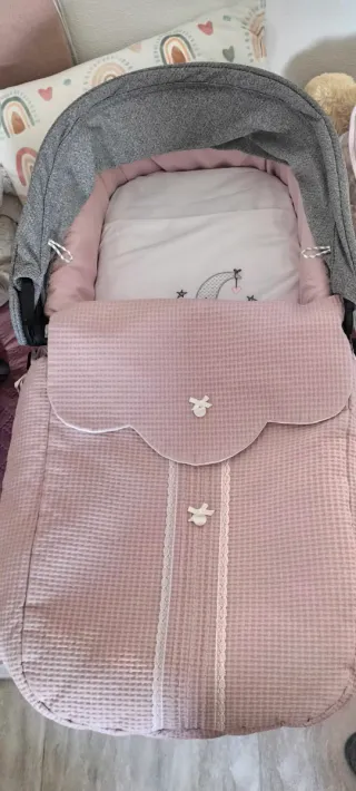 Cubre capazo Utzurre rosa empolvado reversible