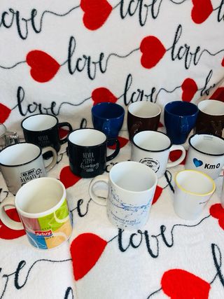 Juego de 26 Vasos de Cerámica y de Cristal.