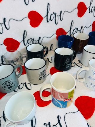 Juego de 26 Vasos de Cerámica y de Cristal.