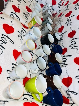 Juego de 26 Vasos de Cerámica y de Cristal.