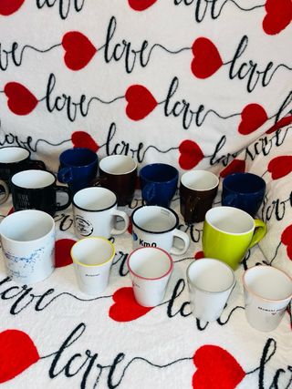 Juego de 26 Vasos de Cerámica y de Cristal.