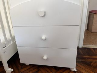 Lettino con materasso e fasciatoio