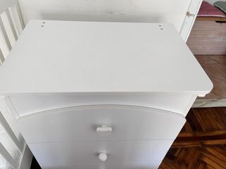 Lettino con materasso e fasciatoio