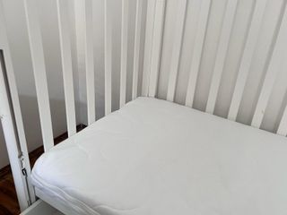 Lettino con materasso e fasciatoio