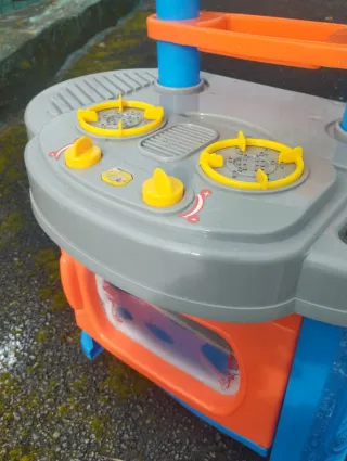 Cocinita de juguete pequeña