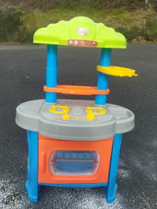 Cocinita de juguete pequeña