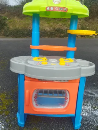 Cocinita de juguete pequeña