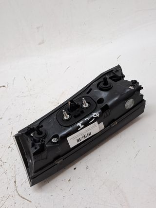 PILOTO TRASERO IZQUIERDO INTERIOR PEUGEOT 2008 (P1) (4)