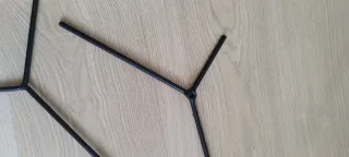 Colgador de joyas negro con diseño de árbol