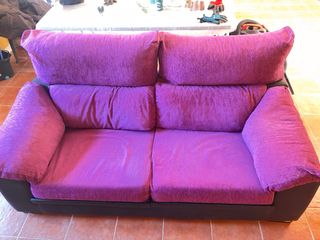 Sofá biplaza morado y negro
