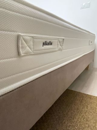 Cama tapizad 2m x 1.5m patas madera haya y colchón