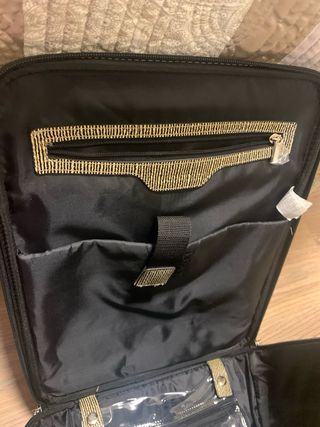 Maleta de cabina con rayas amarillas y negras