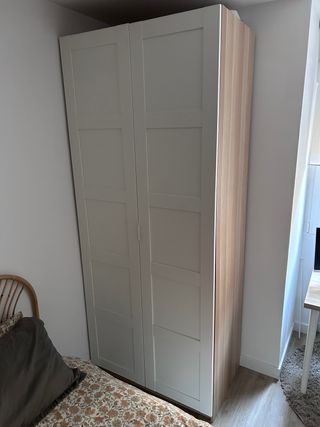 Guardaroba Ikea PAX bianco e legno