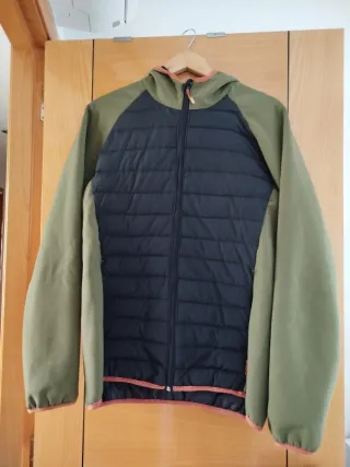 Anorak acolchado con capucha