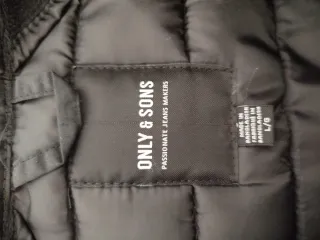 Anorak acolchado con capucha