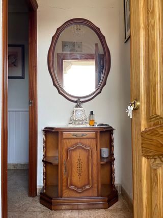Mueble recibidor y espejo madera clásico