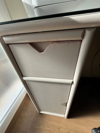 Escritorio de cristal y madera