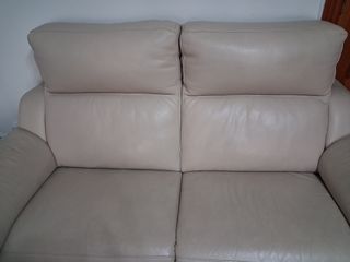 Sofá de piel beige 2 plazas