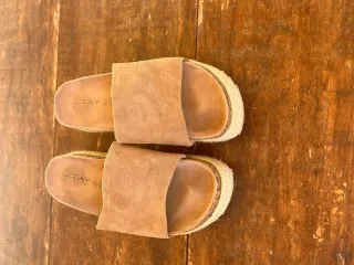Sandalias plataforma beige talla 40