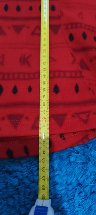 Polar rojo con estampado tribal