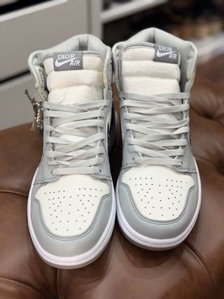 Jordan 1 Retro High Gris/Blanco