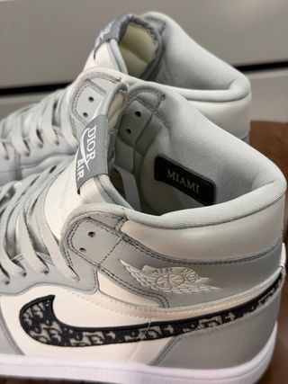 Jordan 1 Retro High Gris/Blanco
