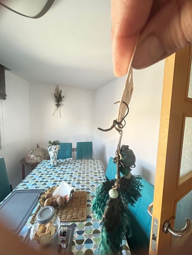 Pendientes artesanales con flecos y pedrería