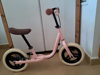 Bici sin pedales Btwin 10 rosa 2 a 5 años + Casco