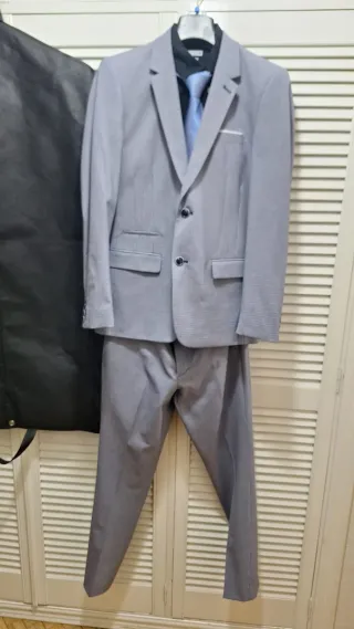 Traje gris hombre
