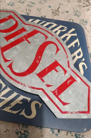 Panel Decorativo Metal Diesel Worker's Clothes